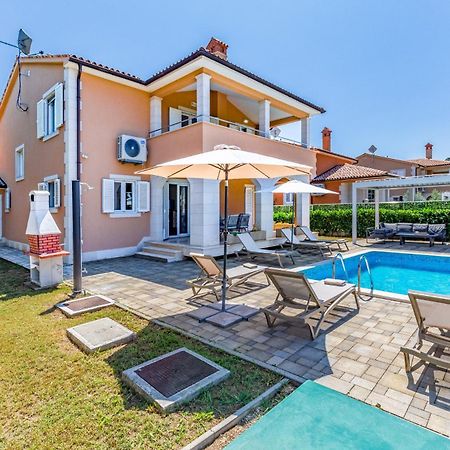 Villas Lotus With Pool And Jacuzzi بولا المظهر الخارجي الصورة