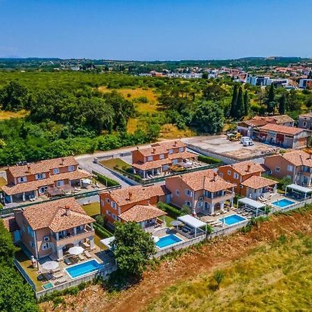 Villas Lotus With Pool And Jacuzzi بولا المظهر الخارجي الصورة