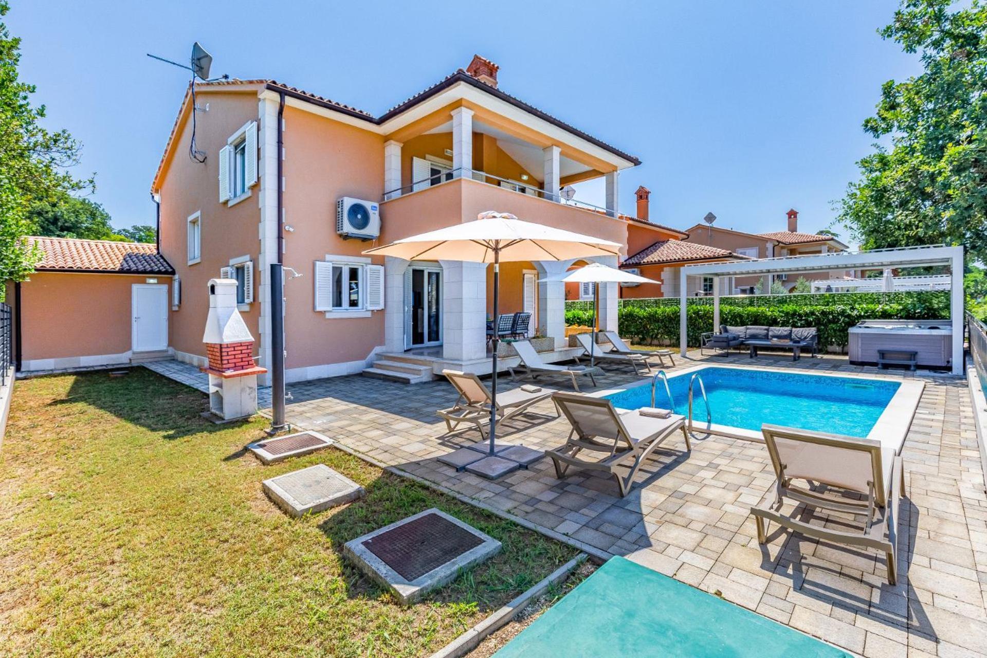 Villas Lotus With Pool And Jacuzzi بولا المظهر الخارجي الصورة