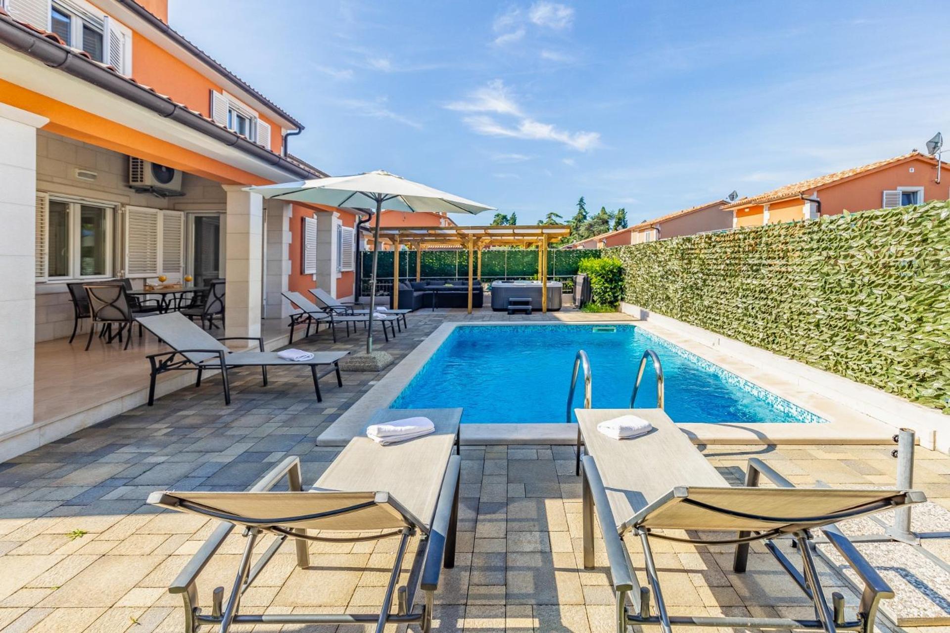 Villas Lotus With Pool And Jacuzzi بولا المظهر الخارجي الصورة