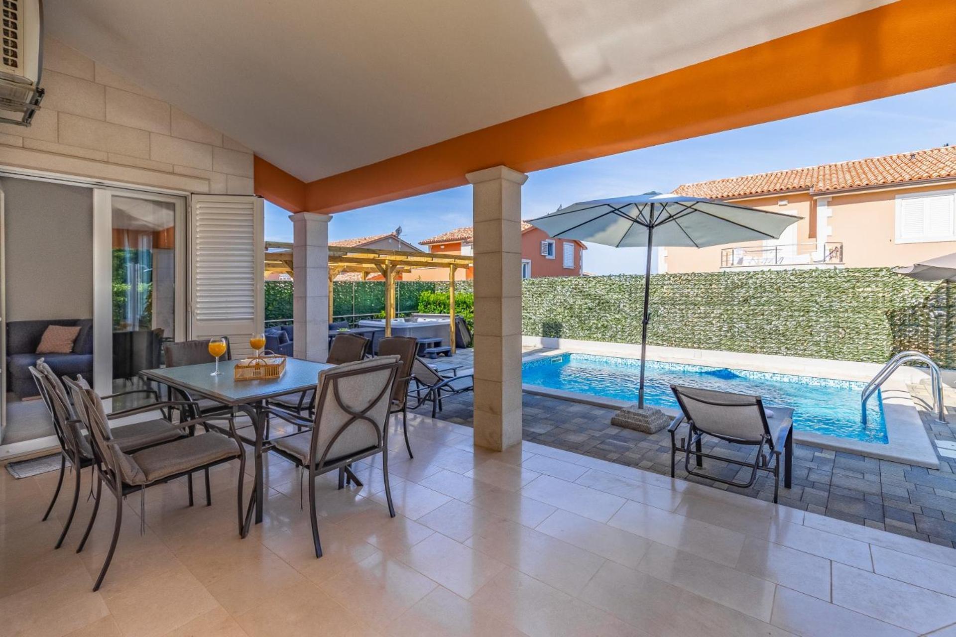 Villas Lotus With Pool And Jacuzzi بولا المظهر الخارجي الصورة