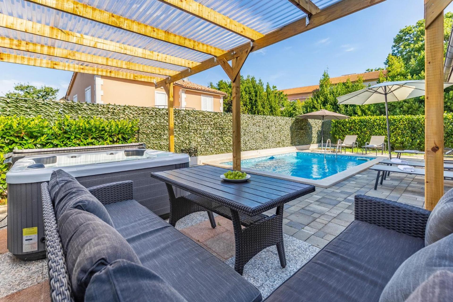 Villas Lotus With Pool And Jacuzzi بولا المظهر الخارجي الصورة