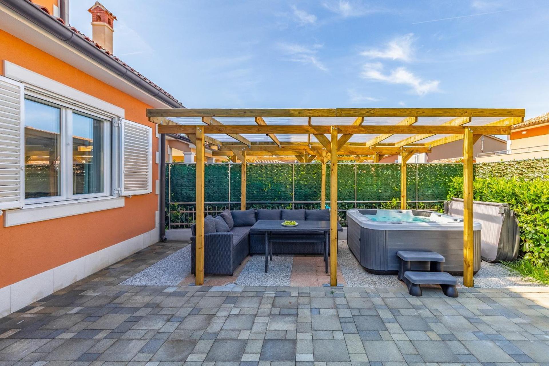 Villas Lotus With Pool And Jacuzzi بولا المظهر الخارجي الصورة