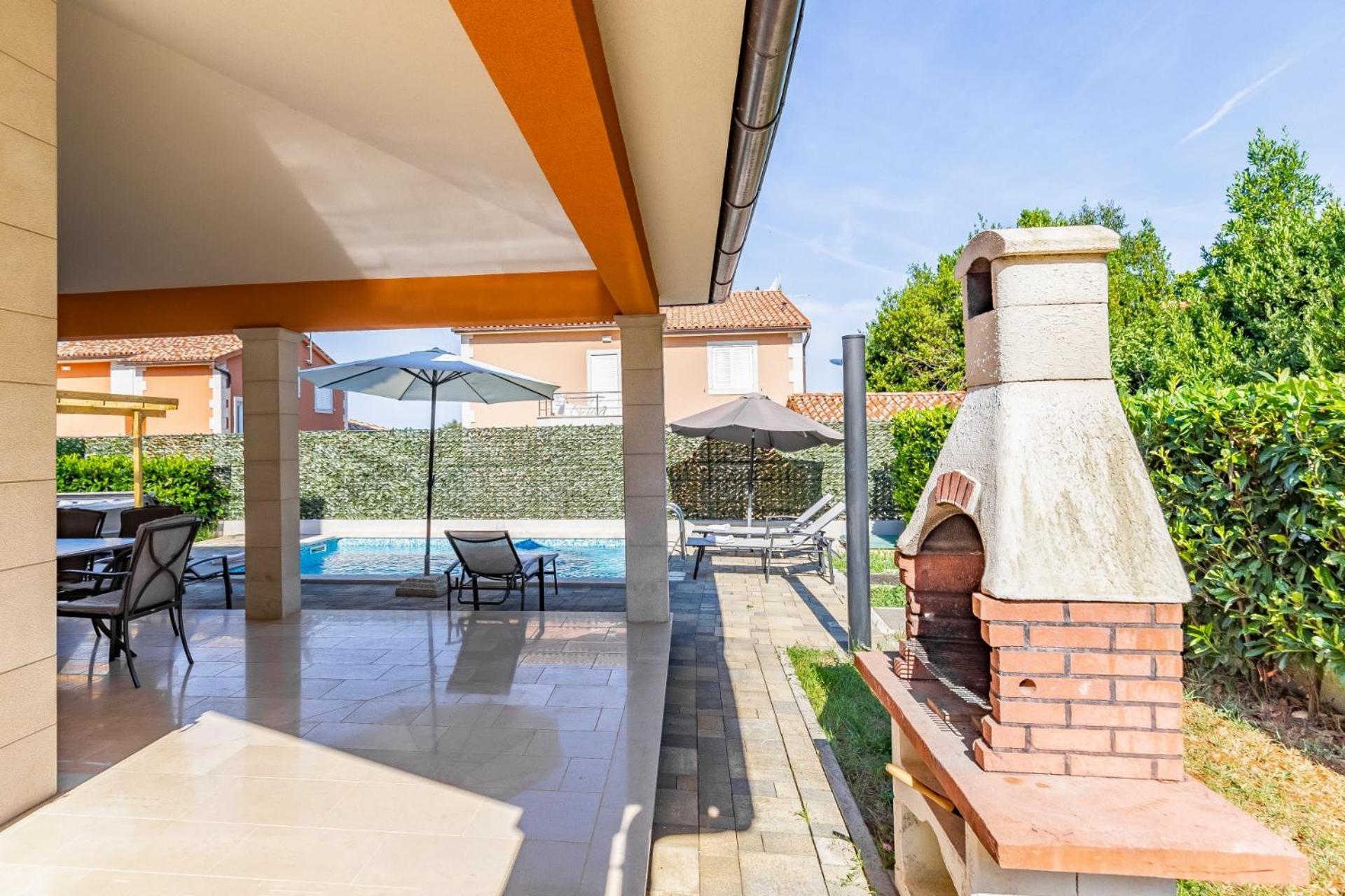 Villas Lotus With Pool And Jacuzzi بولا المظهر الخارجي الصورة