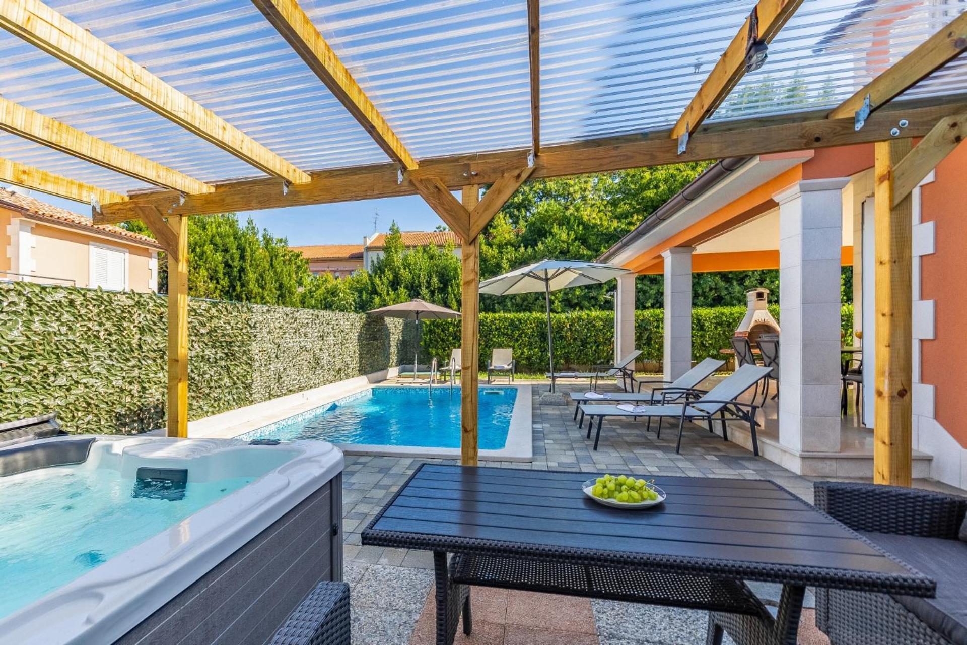 Villas Lotus With Pool And Jacuzzi بولا المظهر الخارجي الصورة