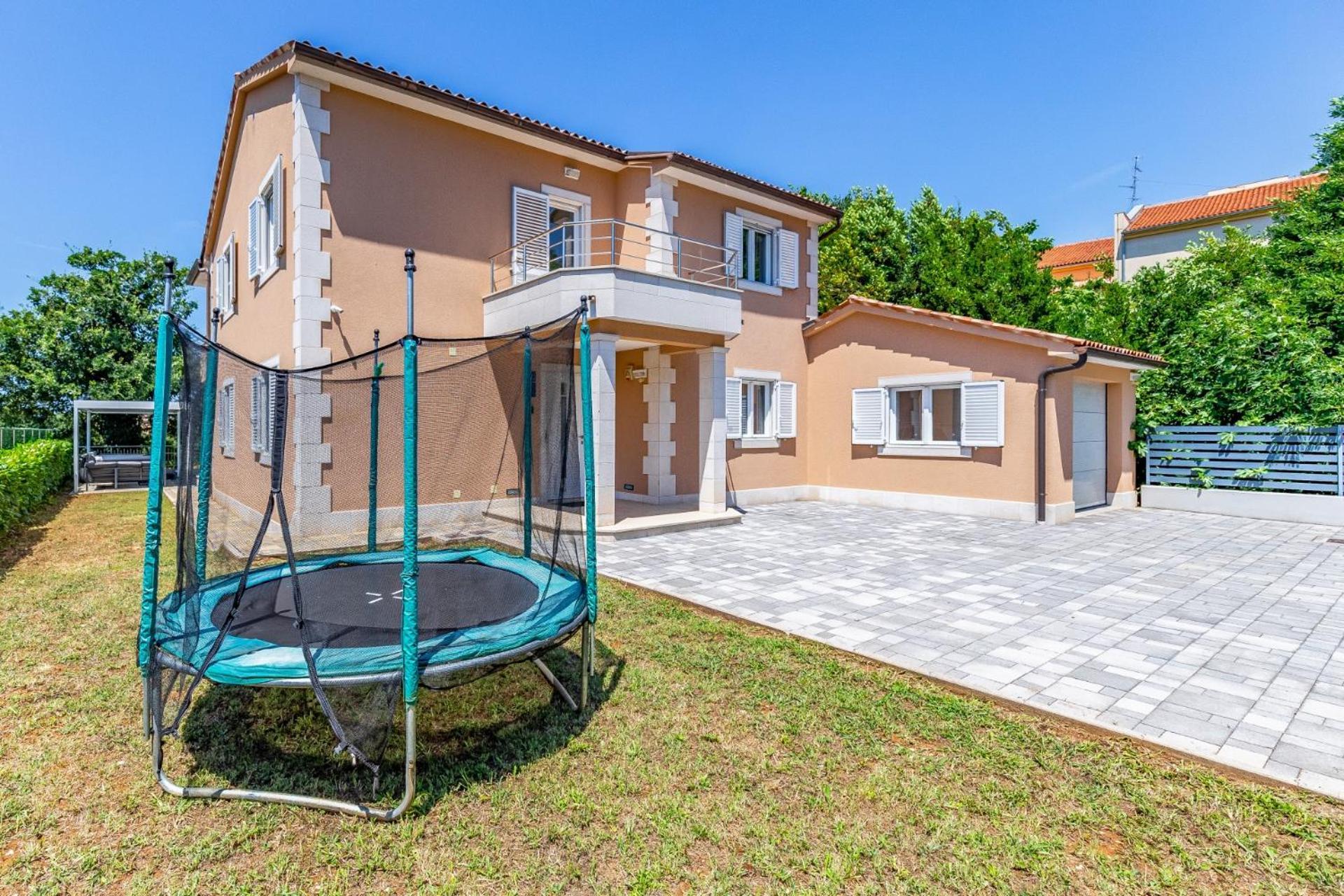 Villas Lotus With Pool And Jacuzzi بولا المظهر الخارجي الصورة