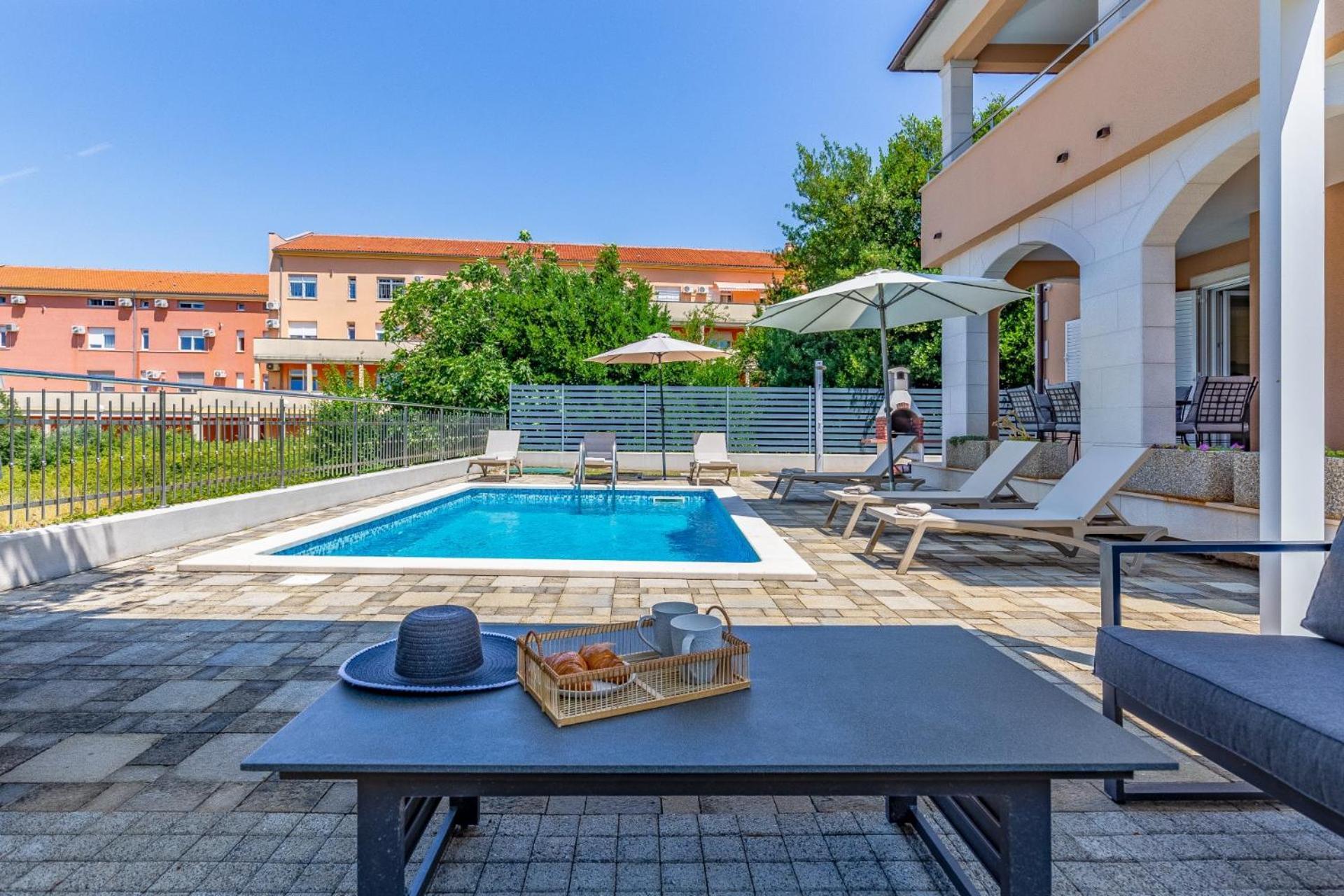 Villas Lotus With Pool And Jacuzzi بولا المظهر الخارجي الصورة