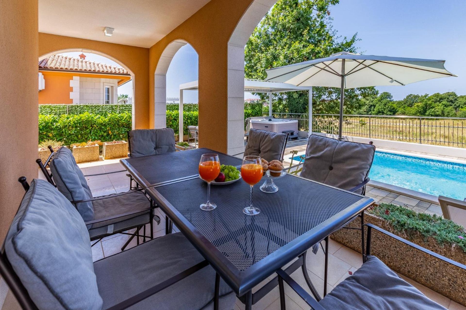 Villas Lotus With Pool And Jacuzzi بولا المظهر الخارجي الصورة