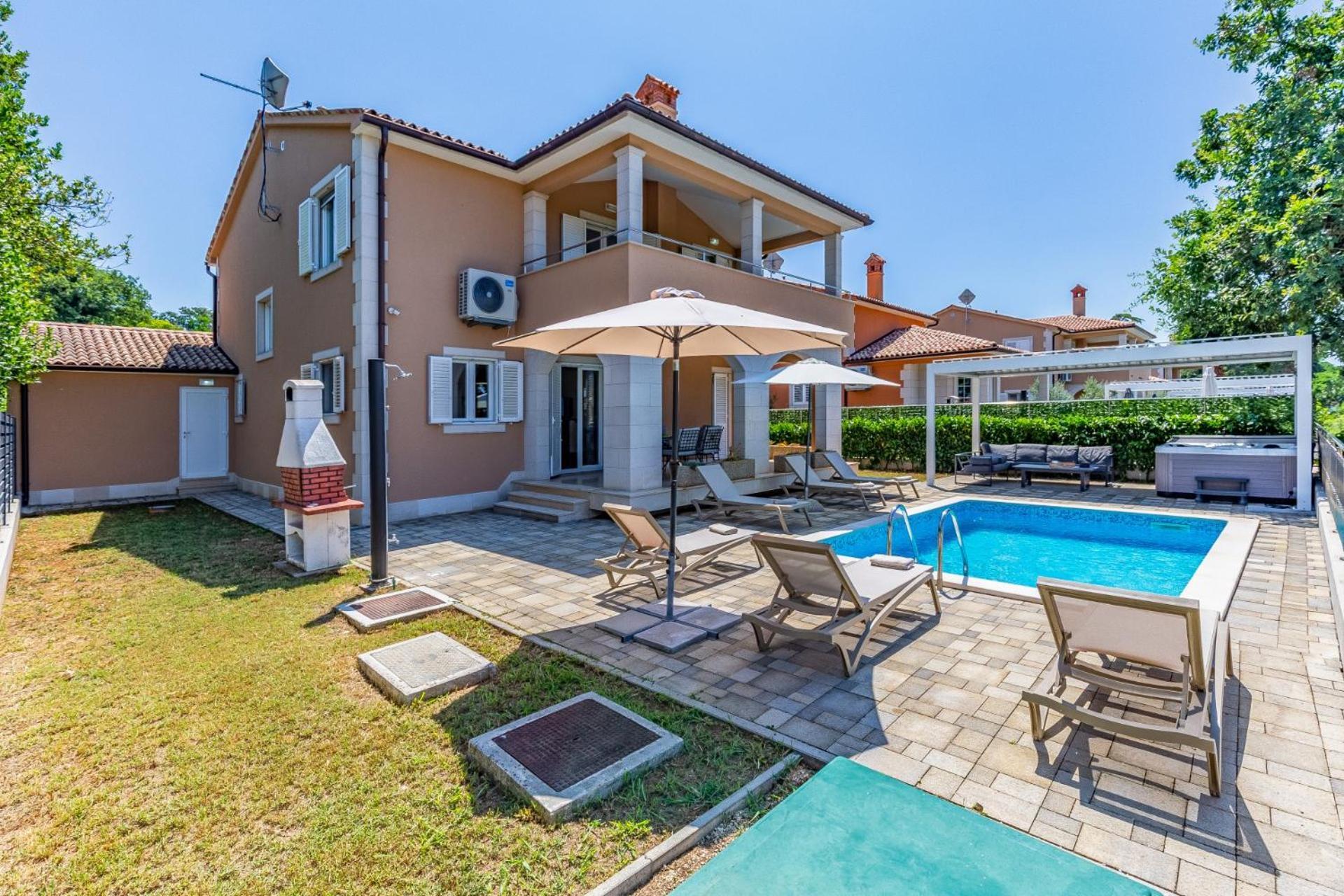 Villas Lotus With Pool And Jacuzzi بولا المظهر الخارجي الصورة