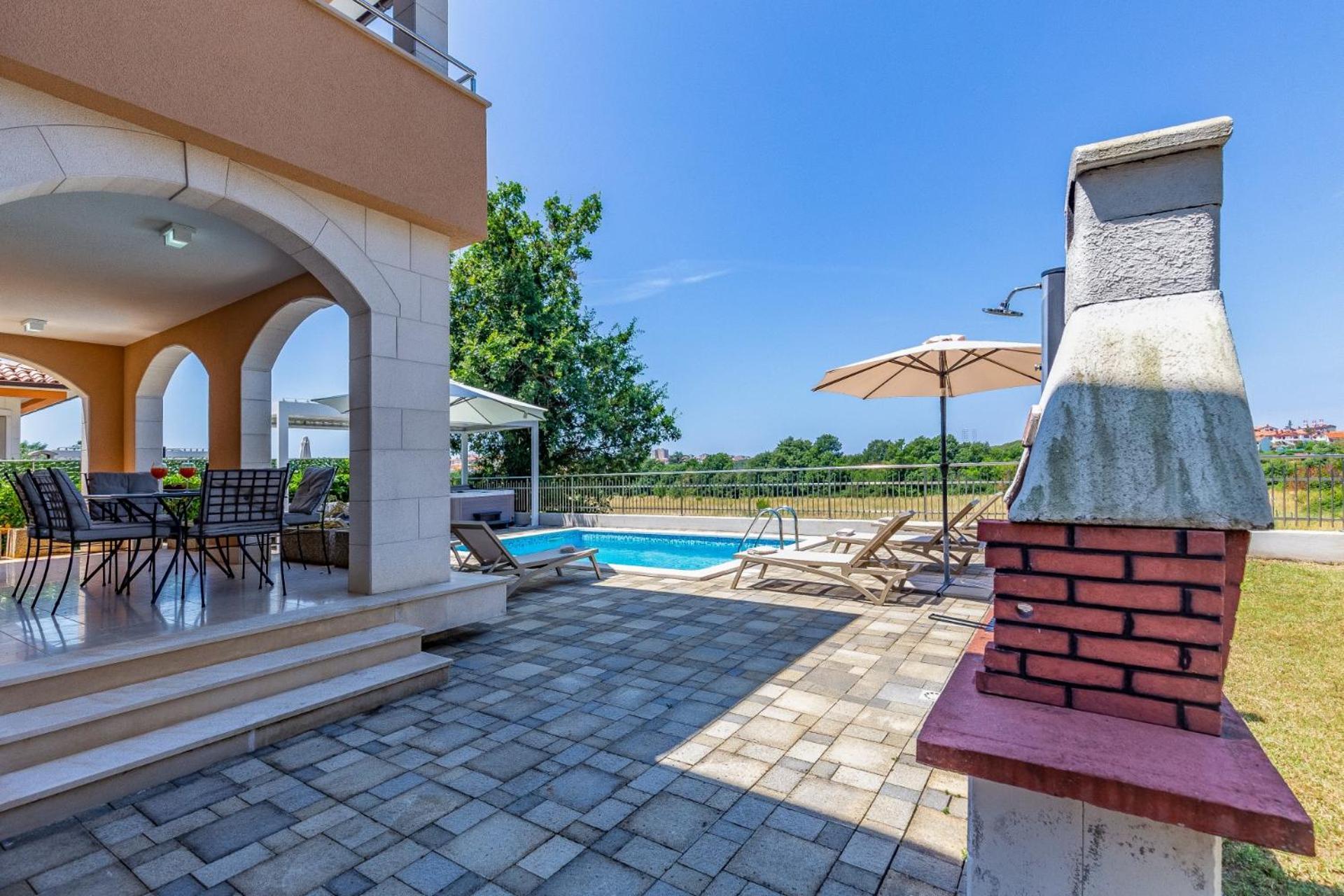 Villas Lotus With Pool And Jacuzzi بولا المظهر الخارجي الصورة