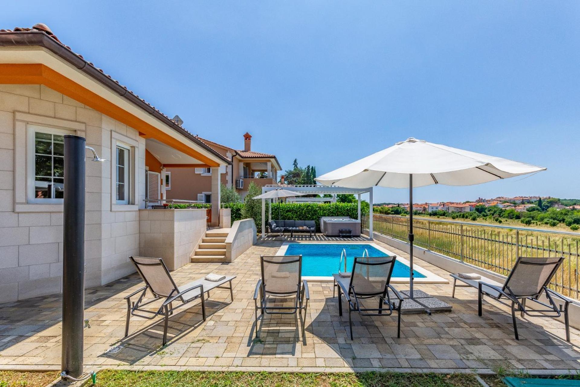 Villas Lotus With Pool And Jacuzzi بولا المظهر الخارجي الصورة