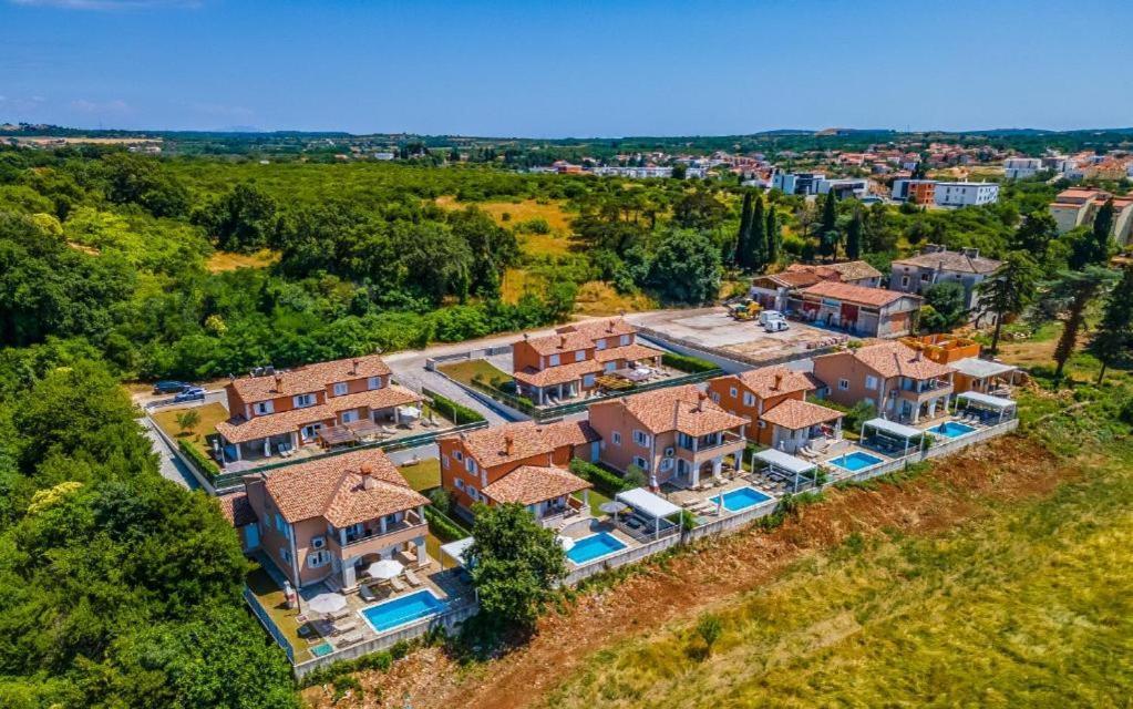 Villas Lotus With Pool And Jacuzzi بولا المظهر الخارجي الصورة